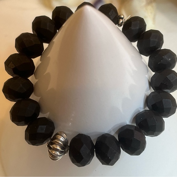 Black Onyx & Antique Sterling Silver Stretch Bracelet - Picture 2 of 5